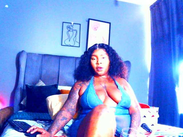 PearBlu38 live cam on BongaCams