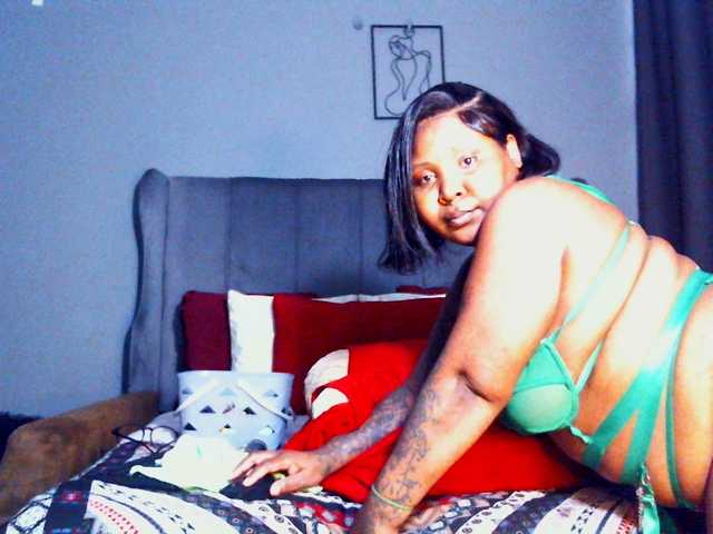 PearBlu38 live cam on BongaCams
