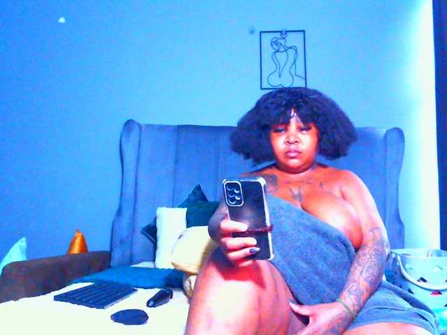 PearBlu38's BongaCams show and profile