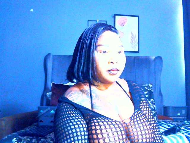PearBlu38 live cam on BongaCams