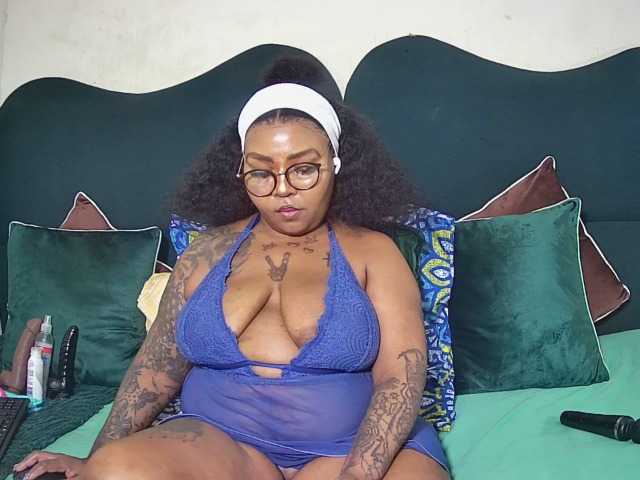 PearBlu38 live cam on BongaCams