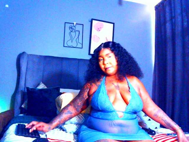 PearBlu38 live cam on BongaCams
