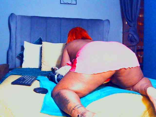 PearBlu38 Live Webcam on BongaCams