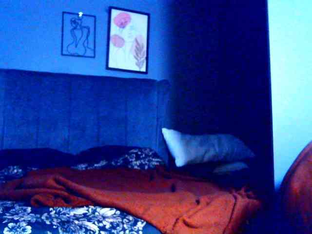 PearBlu38 Live Webcam on BongaCams