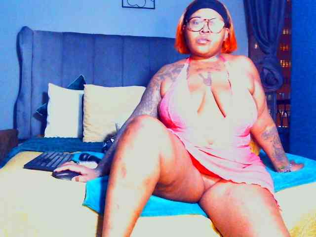 PearBlu38 Live Webcam on BongaCams