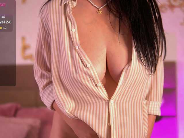 KyraCase live cam on BongaCams