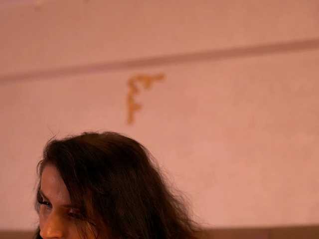 KyraCase live cam on BongaCams