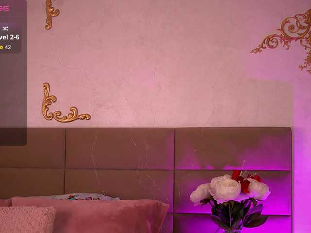 KyraCase live cam on BongaCams