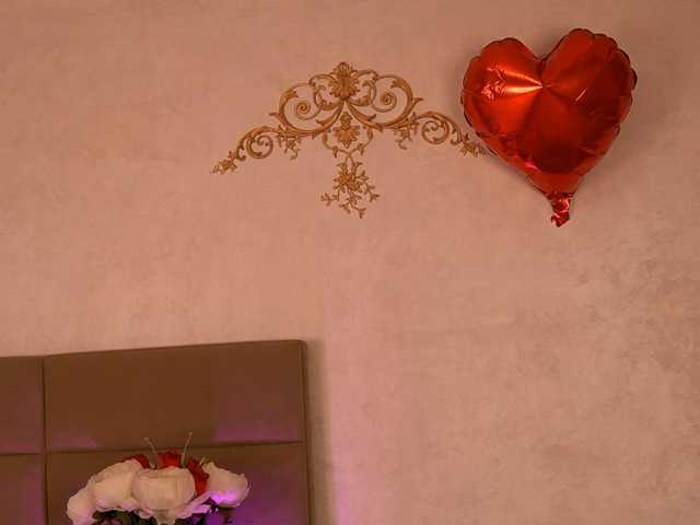 KyraCase live cam on BongaCams