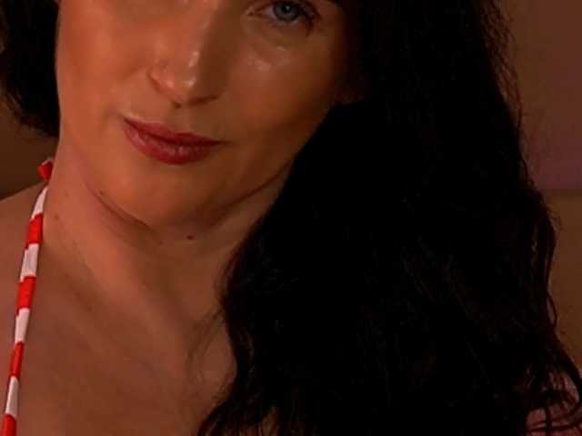 KyraCase live cam on BongaCams