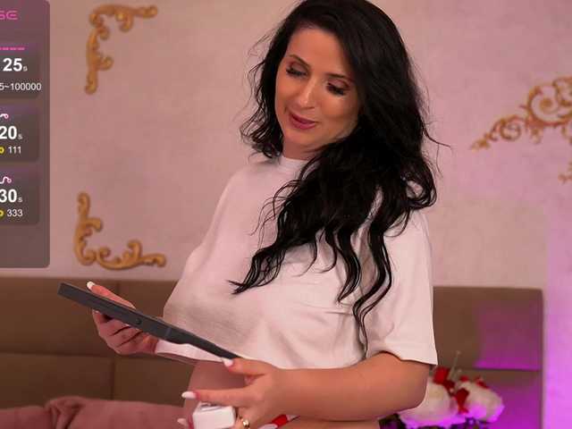 KyraCase live cam on BongaCams