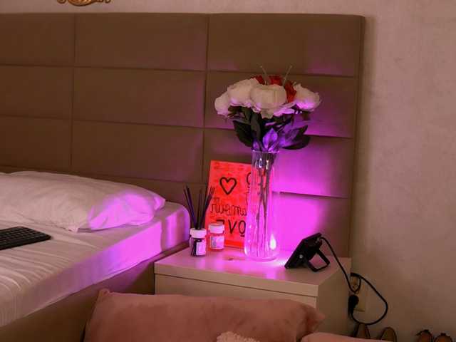 KyraCase live cam on BongaCams