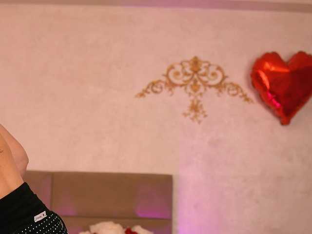 KyraCase live cam on BongaCams