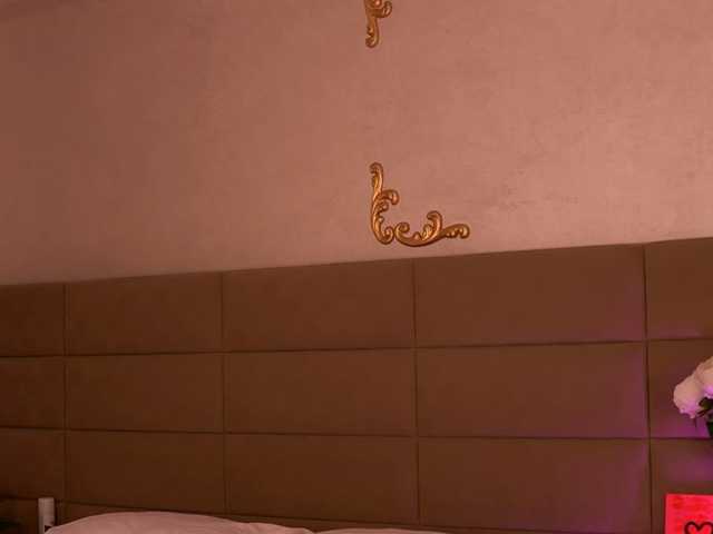 KyraCase live cam on BongaCams