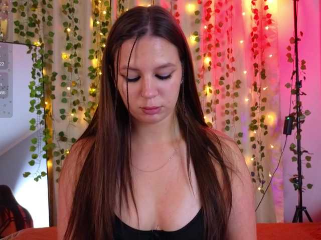 KiraBriis live webcam show