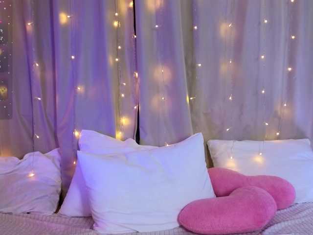 KiraBriis's BongaCams show and profile