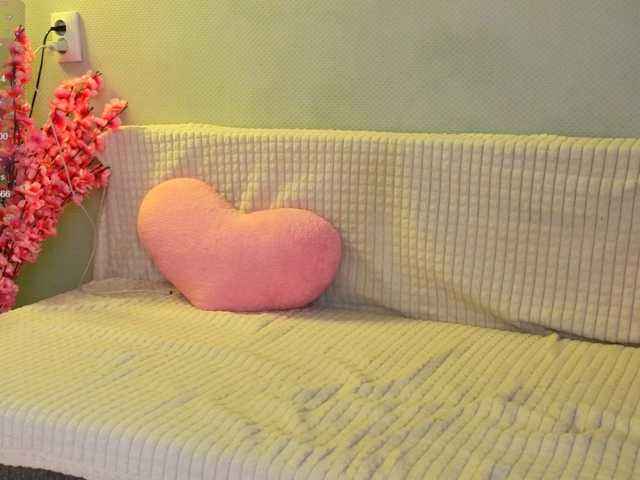 KiraBriis live cam on BongaCams