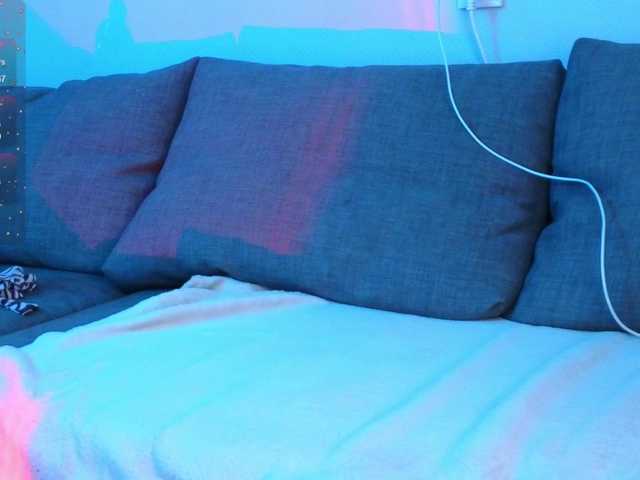 KiraBriis live cam