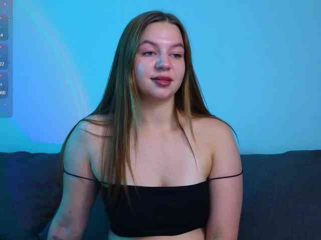 KiraBriis webcam