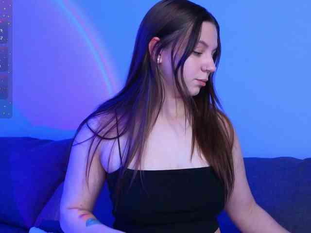 KiraBriis webcam