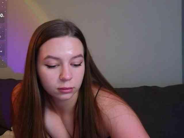 KiraBriis webcam