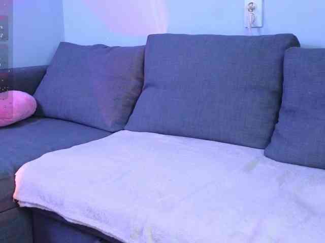 KiraBriis webcam