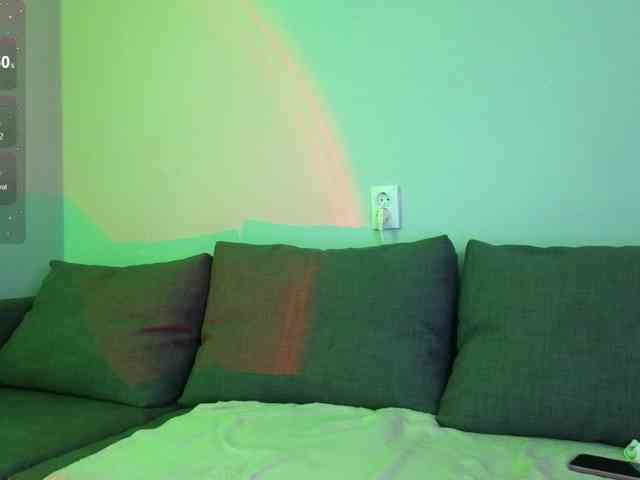 KiraBriis webcam