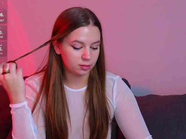 KiraBriis webcam