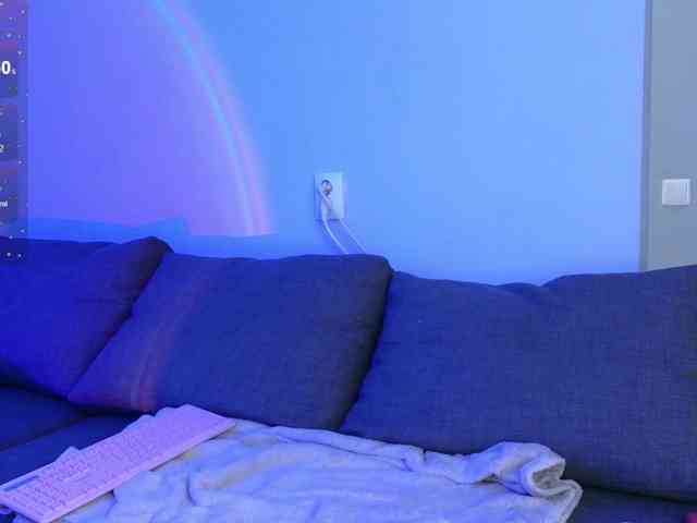KiraBriis webcam