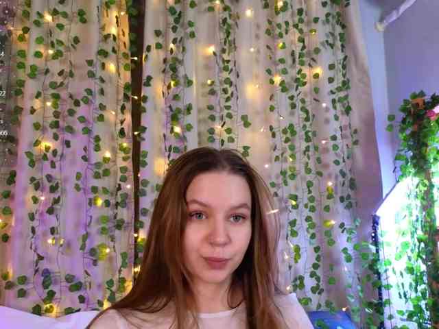 KiraBriis webcam