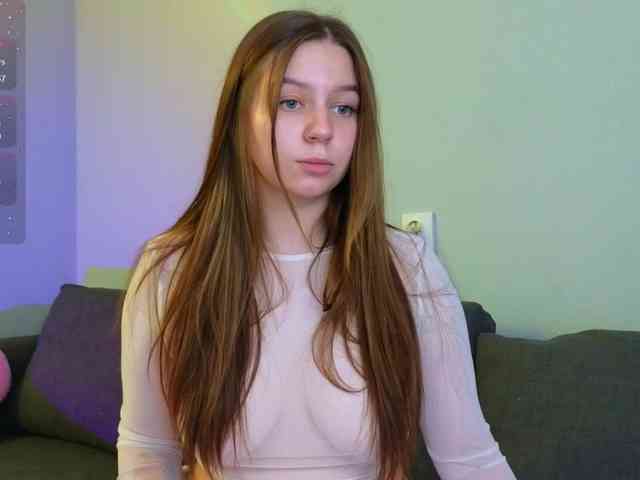 KiraBriis webcam