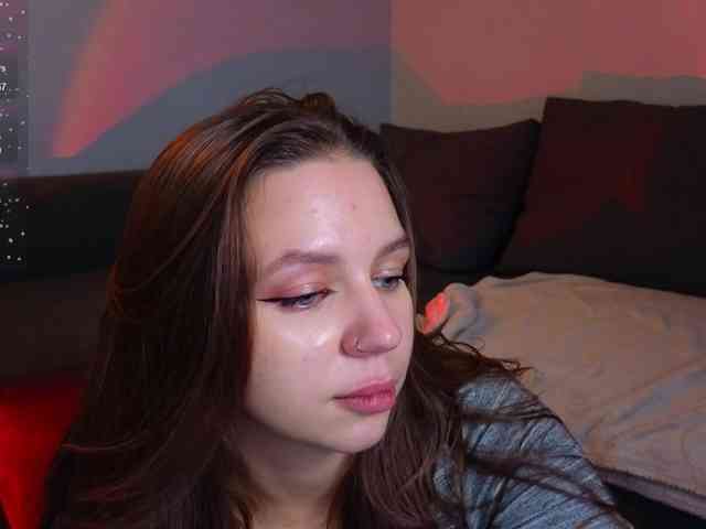 KiraBriis webcam