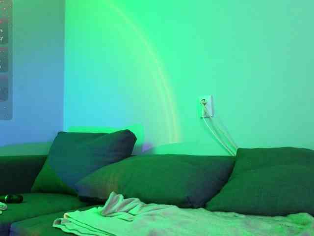KiraBriis webcam