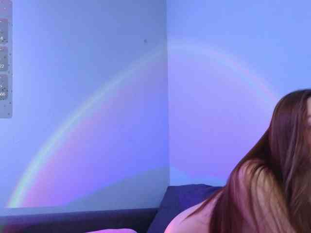 KiraBriis webcam