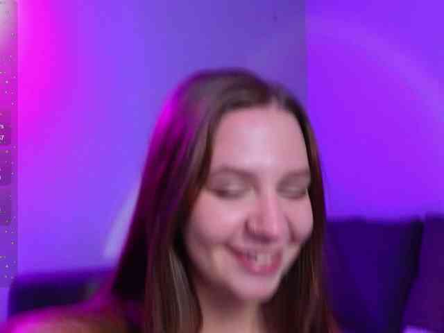 KiraBriis webcam