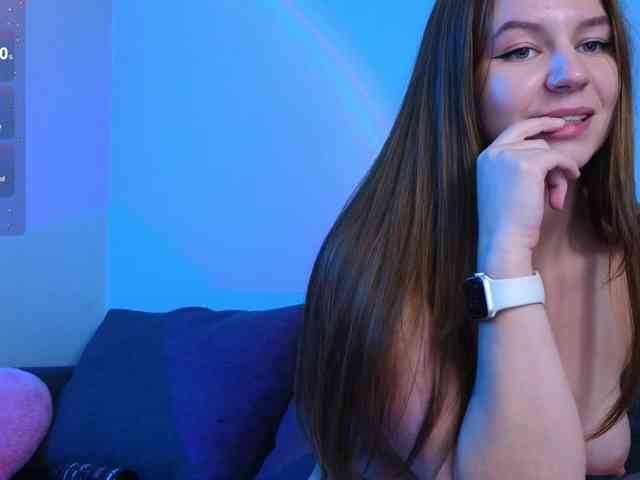 KiraBriis webcam