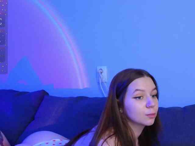 KiraBriis webcam