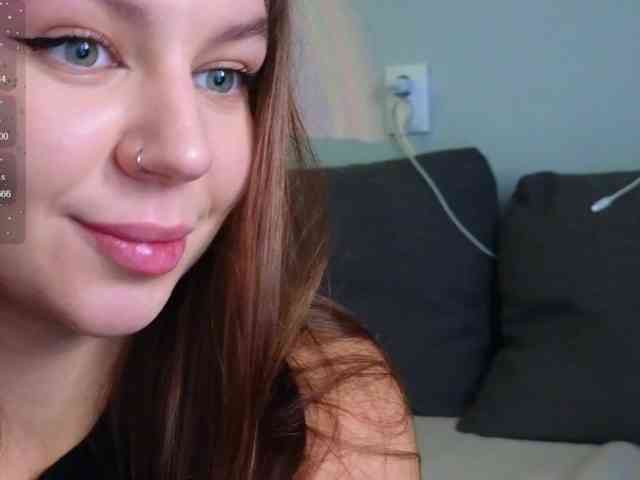 KiraBriis webcam