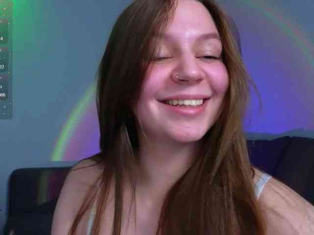 KiraBriis webcam