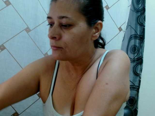 Adrianamilf live cam on BongaCams