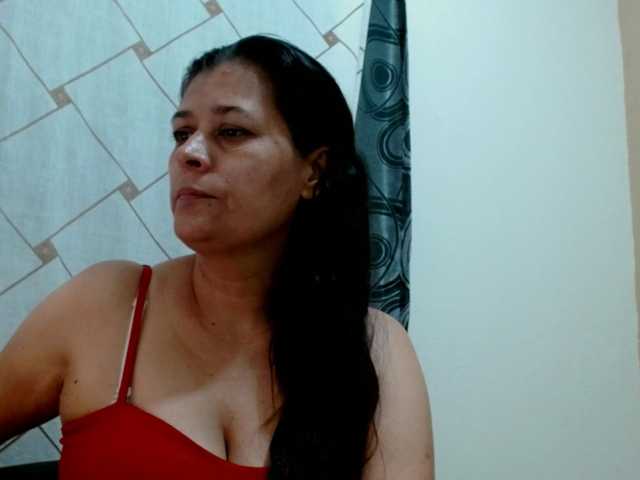 Adrianamilf live cam preview