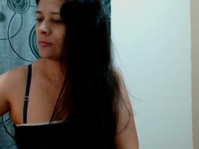 Adrianamilf live cam on BongaCams