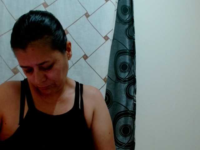 Adrianamilf live cam preview