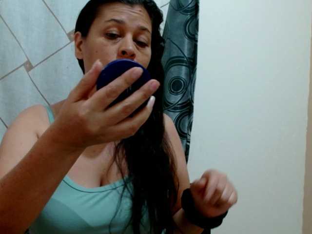 Adrianamilf live cam preview