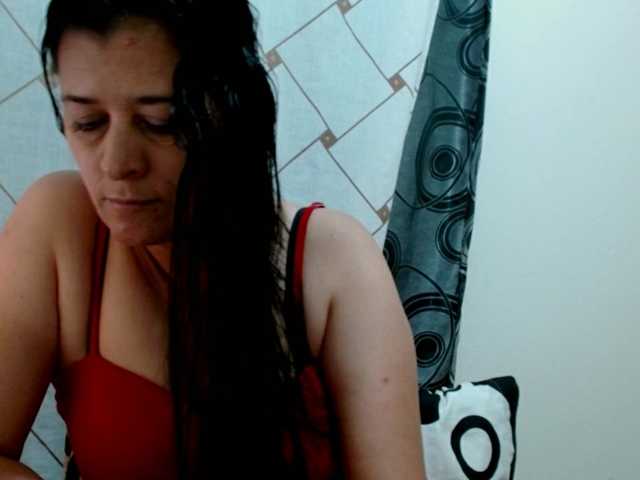 Adrianamilf live cam preview