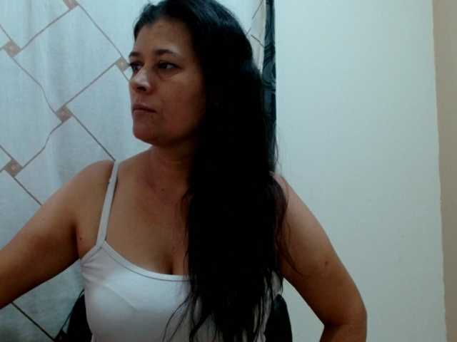 Adrianamilf live cam preview