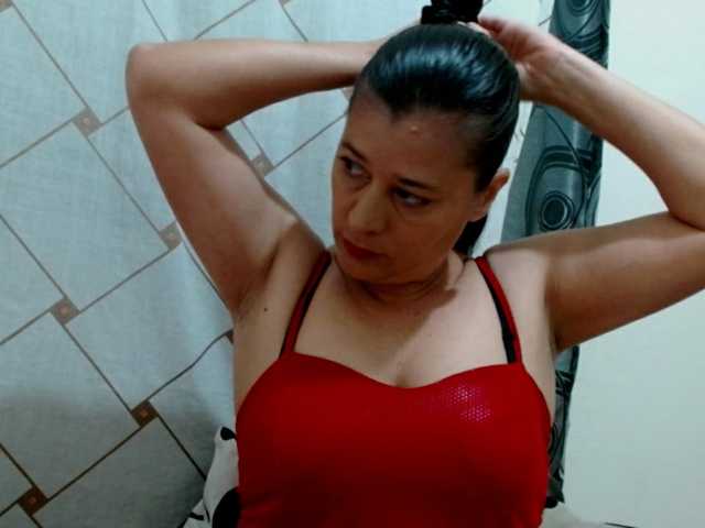 Adrianamilf live cam on BongaCams
