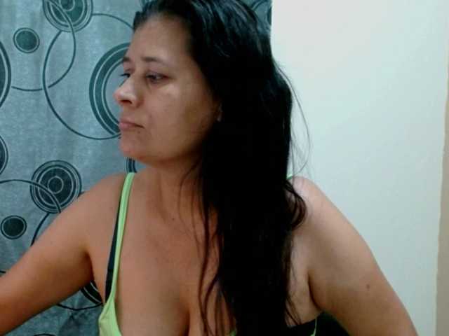 Adrianamilf live cam on BongaCams