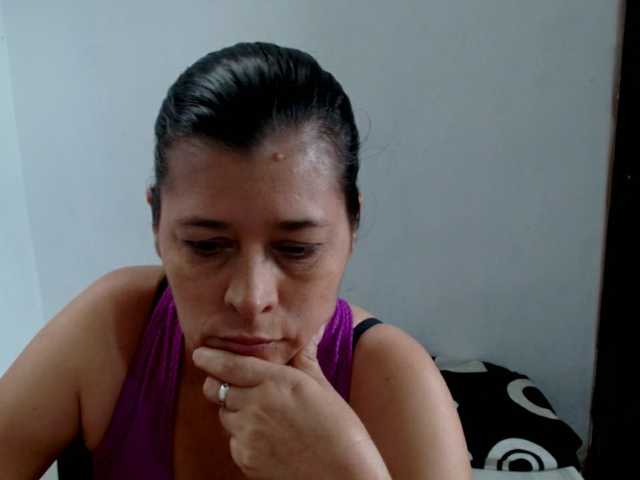 Adrianamilf live cam on BongaCams