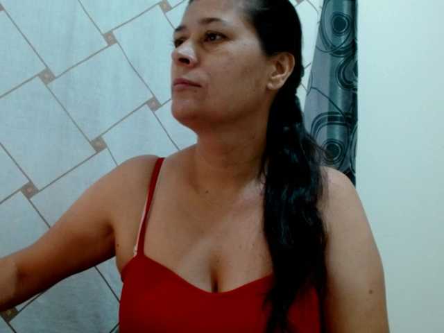 Adrianamilf live cam preview